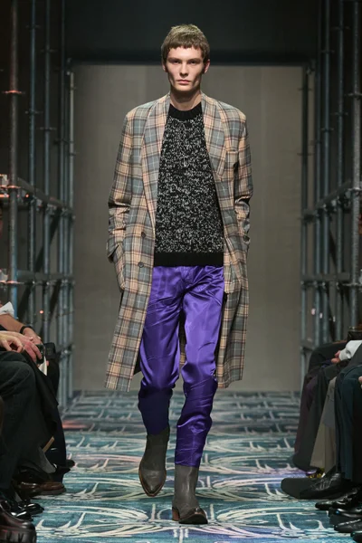 Look 19